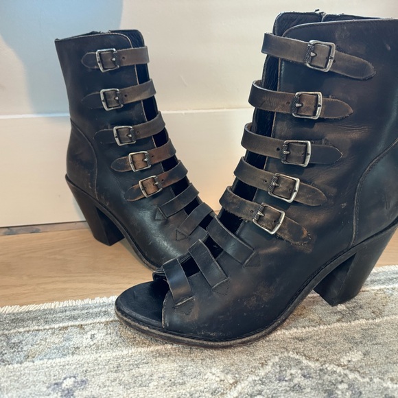 Frye Izzy Belted Short.  $140 - Picture 4 of 7